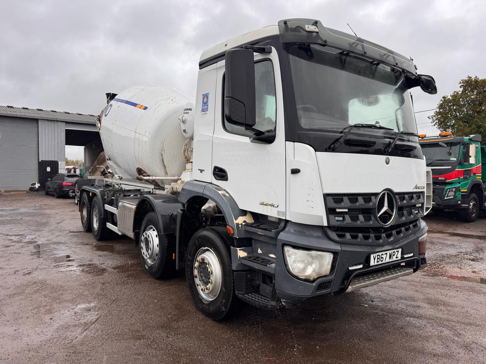 2017 MERCEDES 3240 CEMENT MIXER - Image 4