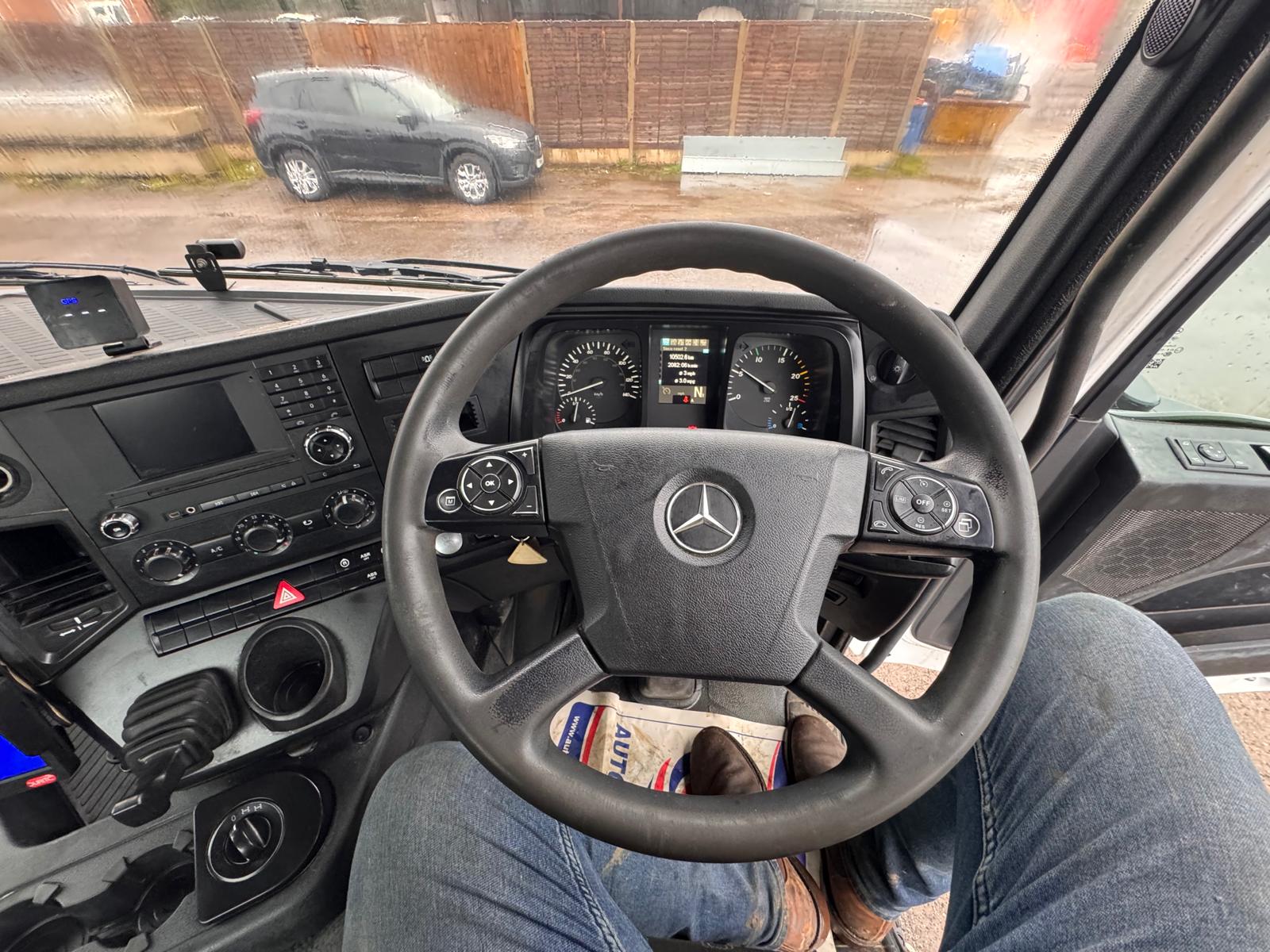2017 MERCEDES 3240 CEMENT MIXER - Image 23