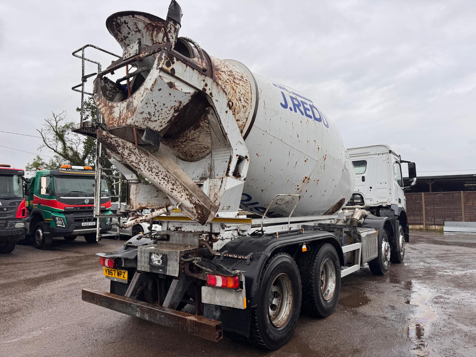 2017 MERCEDES 3240 CEMENT MIXER - Image 6