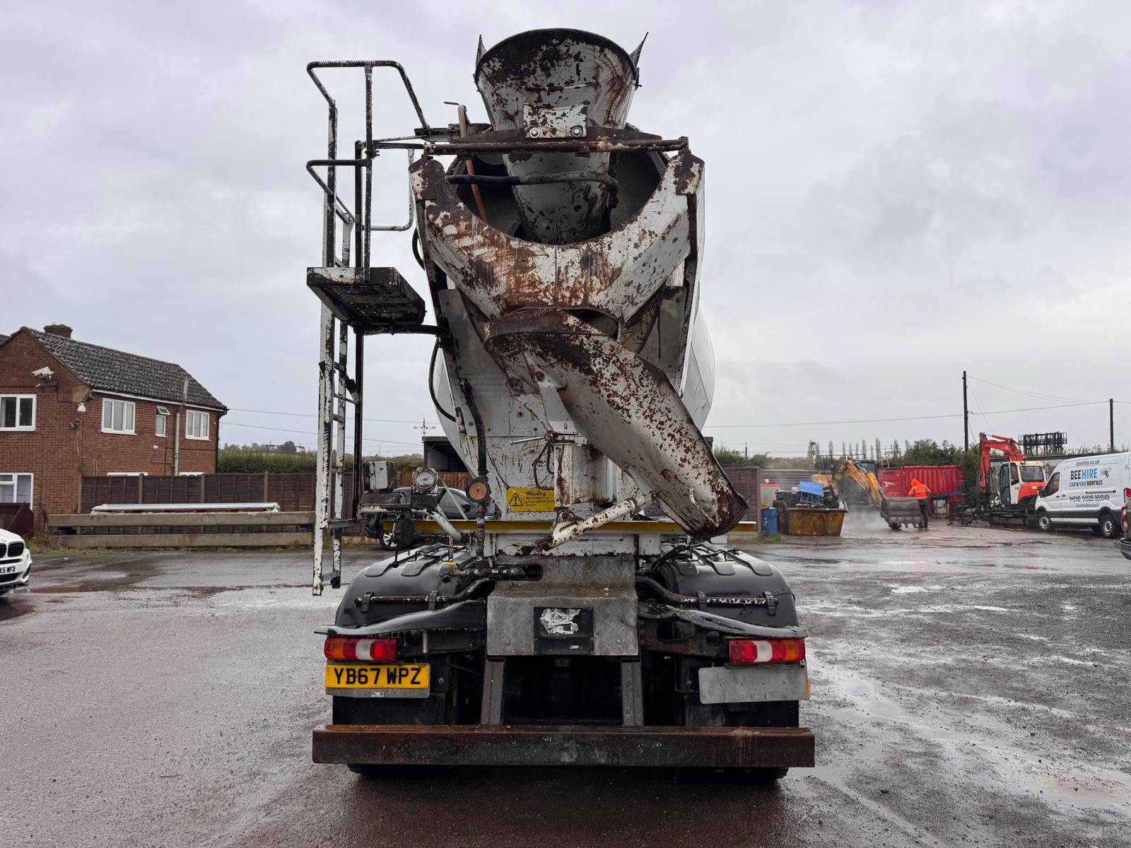2017 MERCEDES 3240 CEMENT MIXER - Image 7
