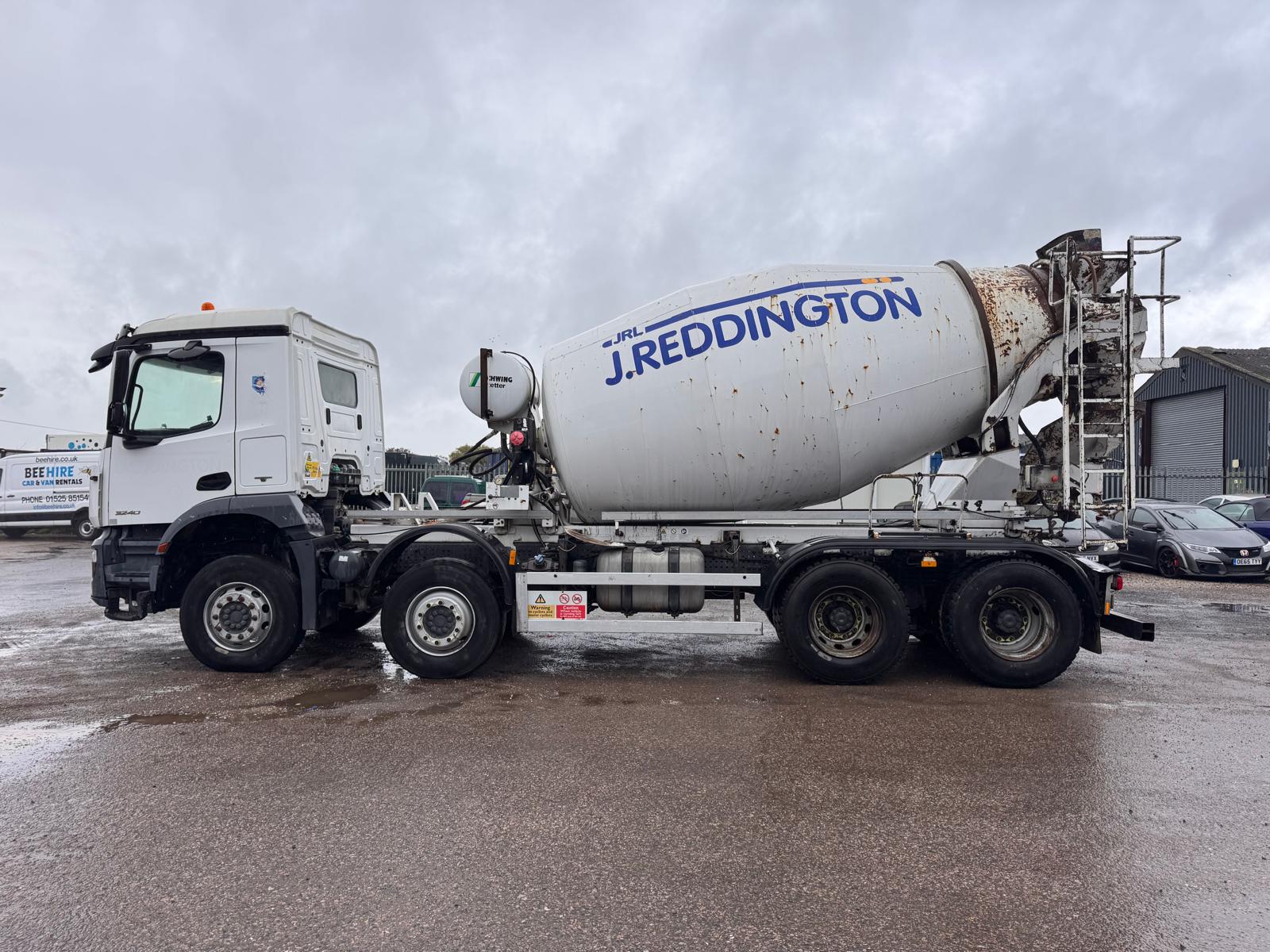 2017 MERCEDES 3240 CEMENT MIXER - Image 9