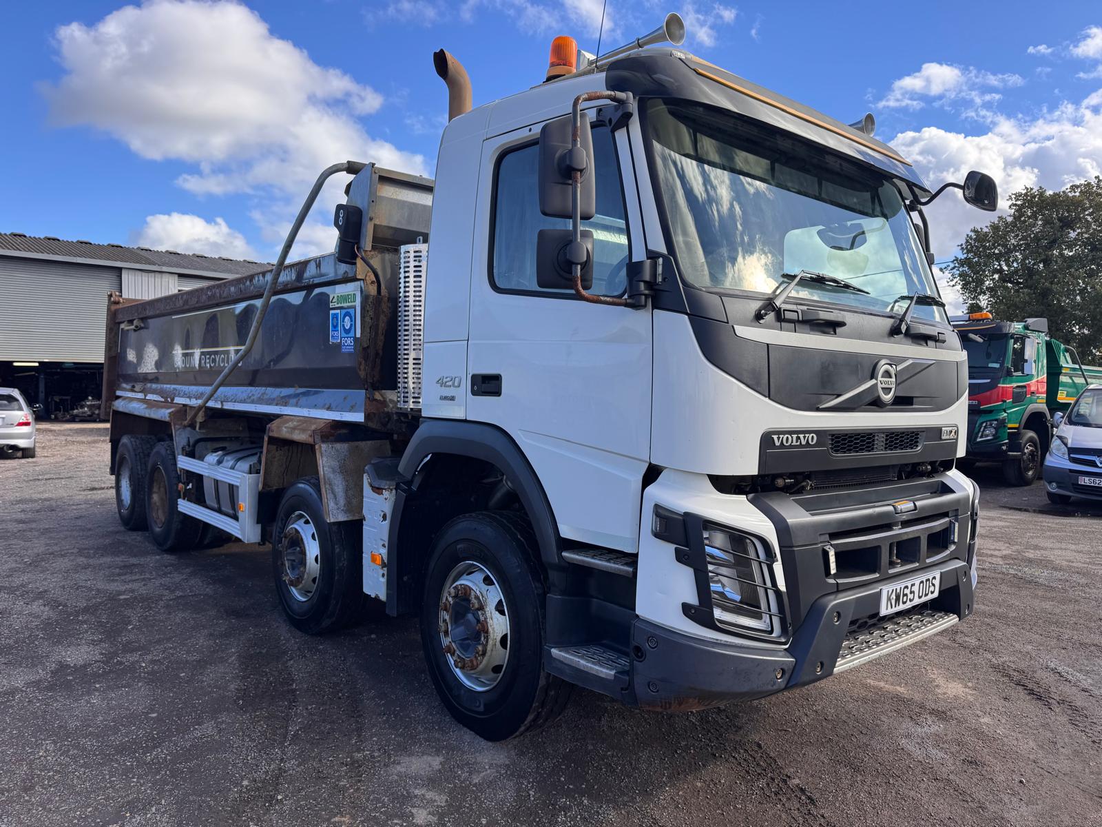 2016 VOLVO FMX420 TIPPER - Image 2