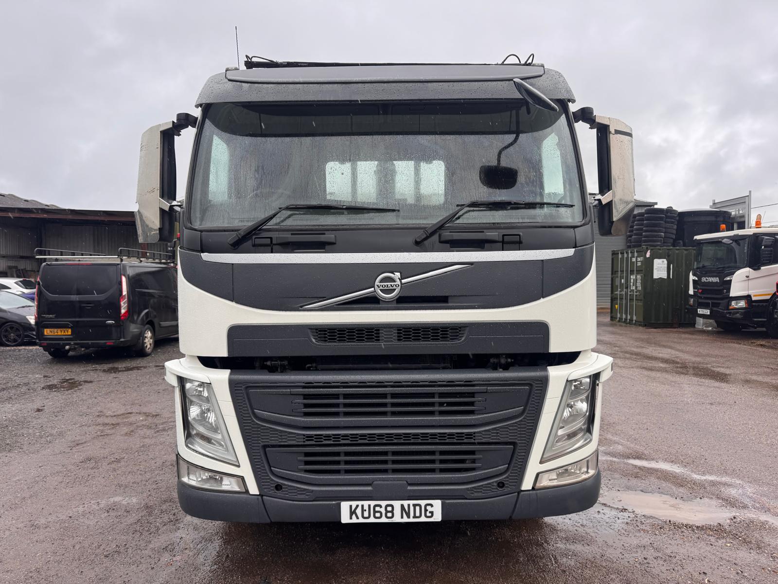 2018 VOLVO FM410 HOOK LOADER - Image 3