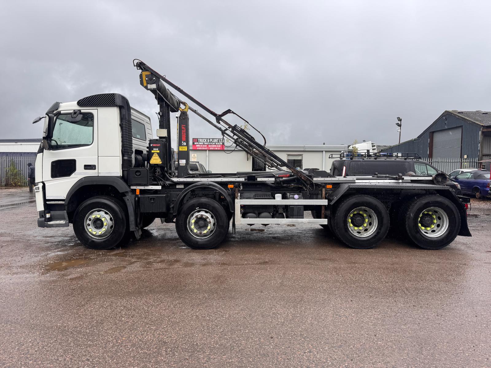 2018 VOLVO FM410 HOOK LOADER - Image 5