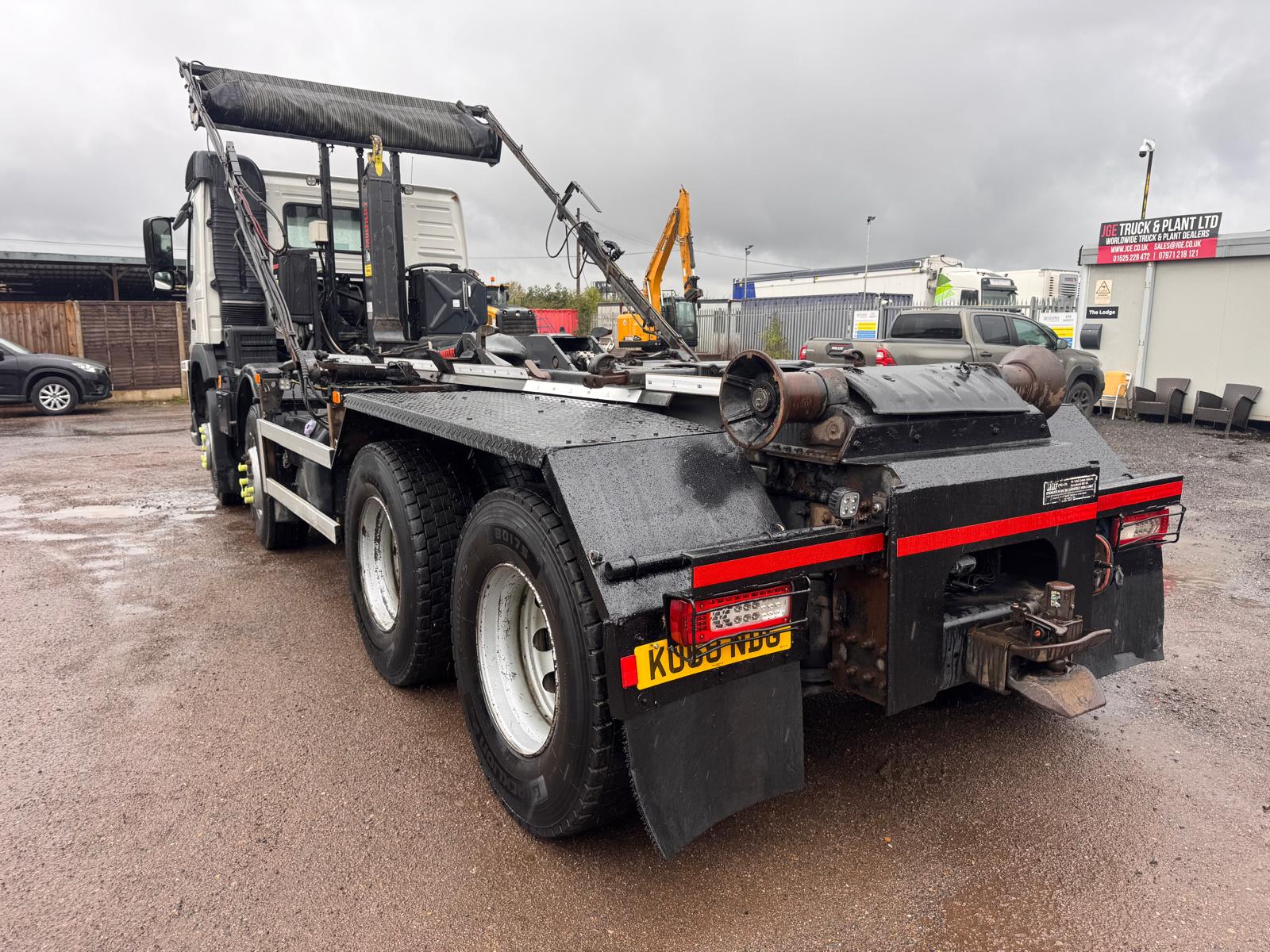 2018 VOLVO FM410 HOOK LOADER - Image 6