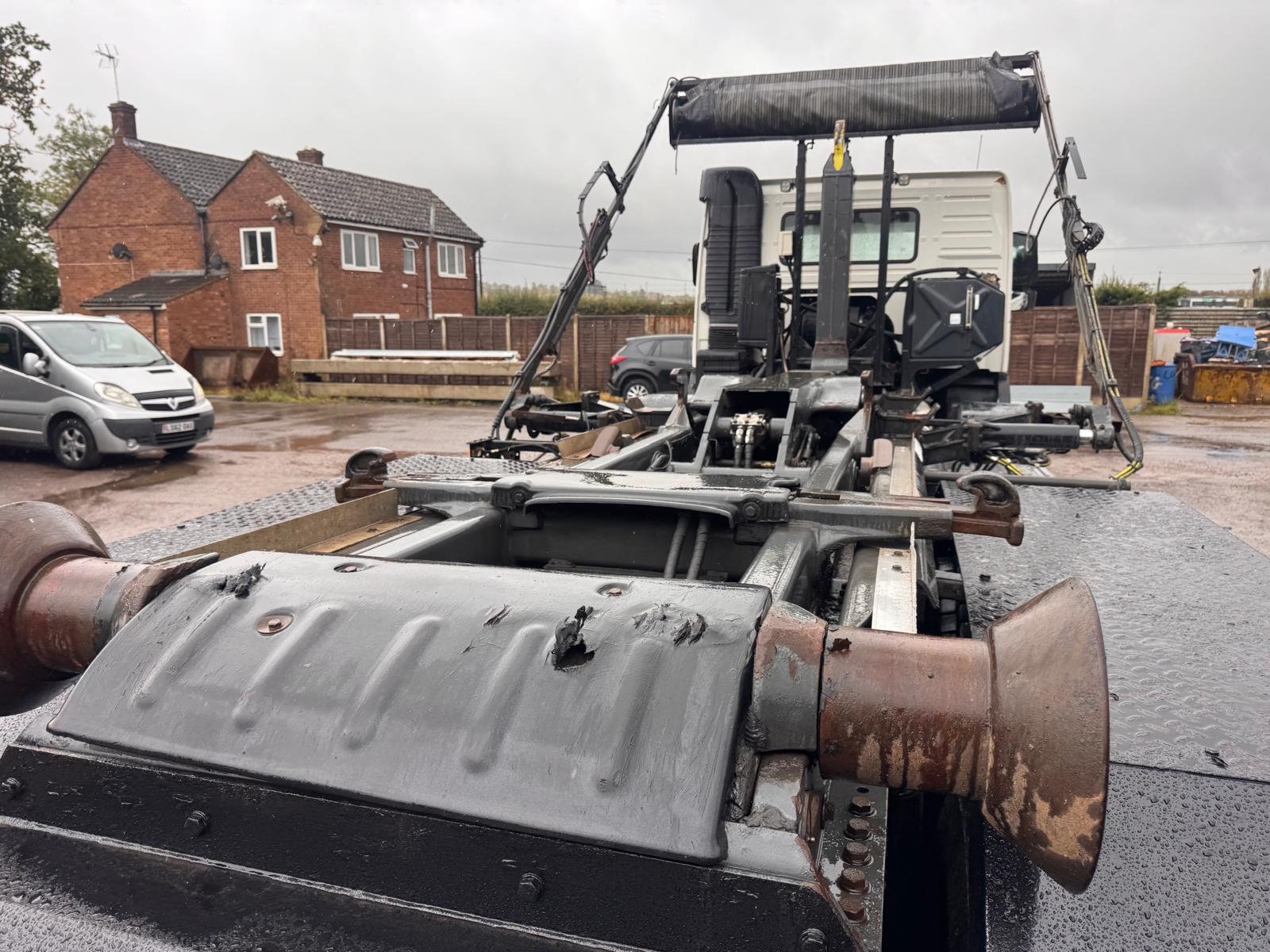 2018 VOLVO FM410 HOOK LOADER - Image 12