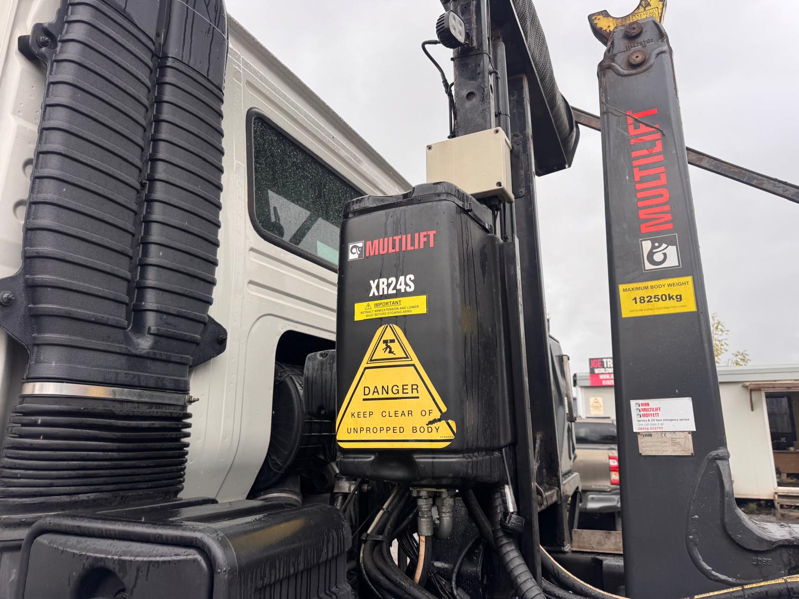 2018 VOLVO FM410 HOOK LOADER - Image 14