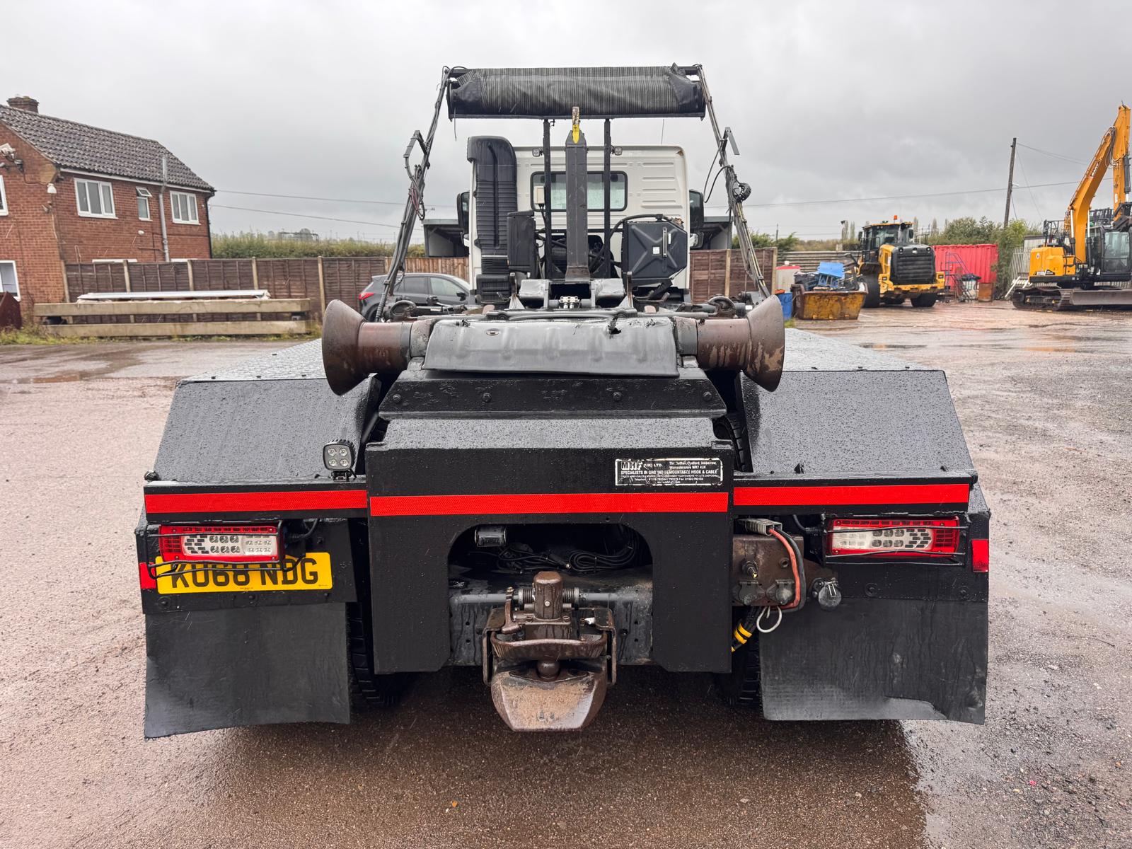 2018 VOLVO FM410 HOOK LOADER - Image 7