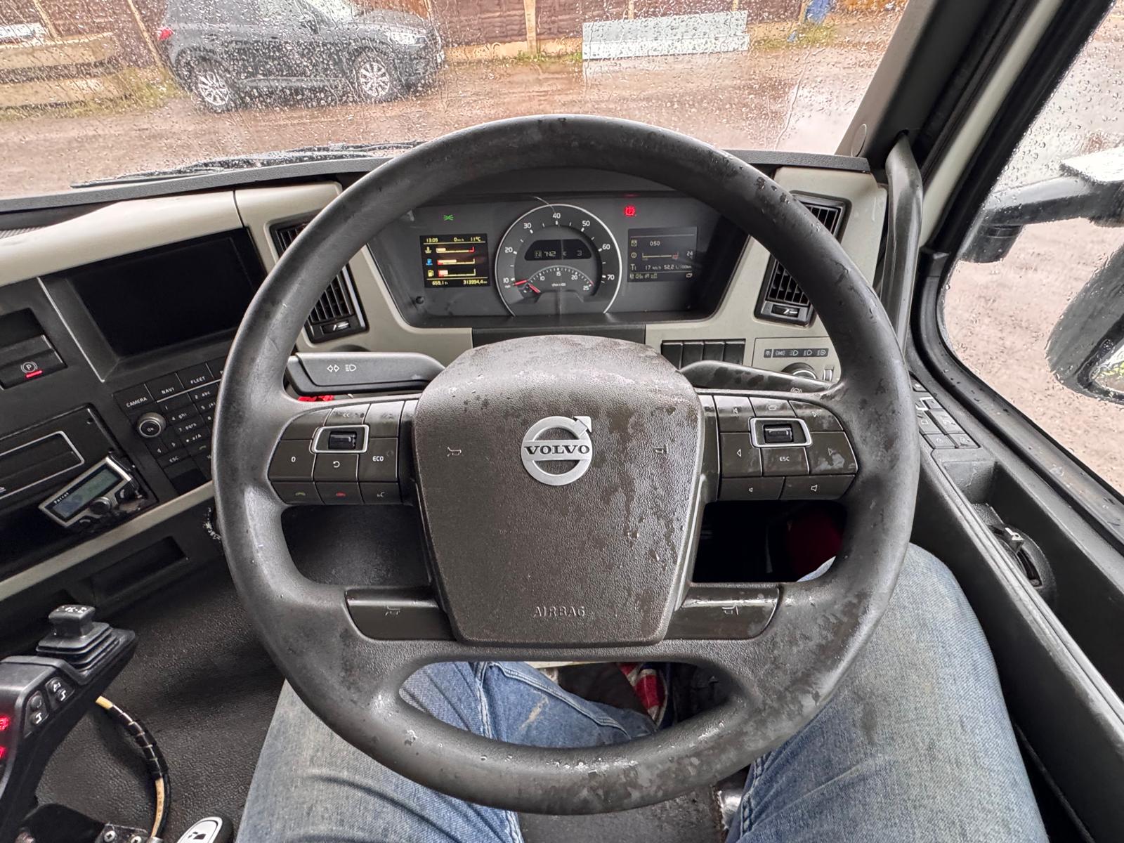 2018 VOLVO FM410 HOOK LOADER - Image 25