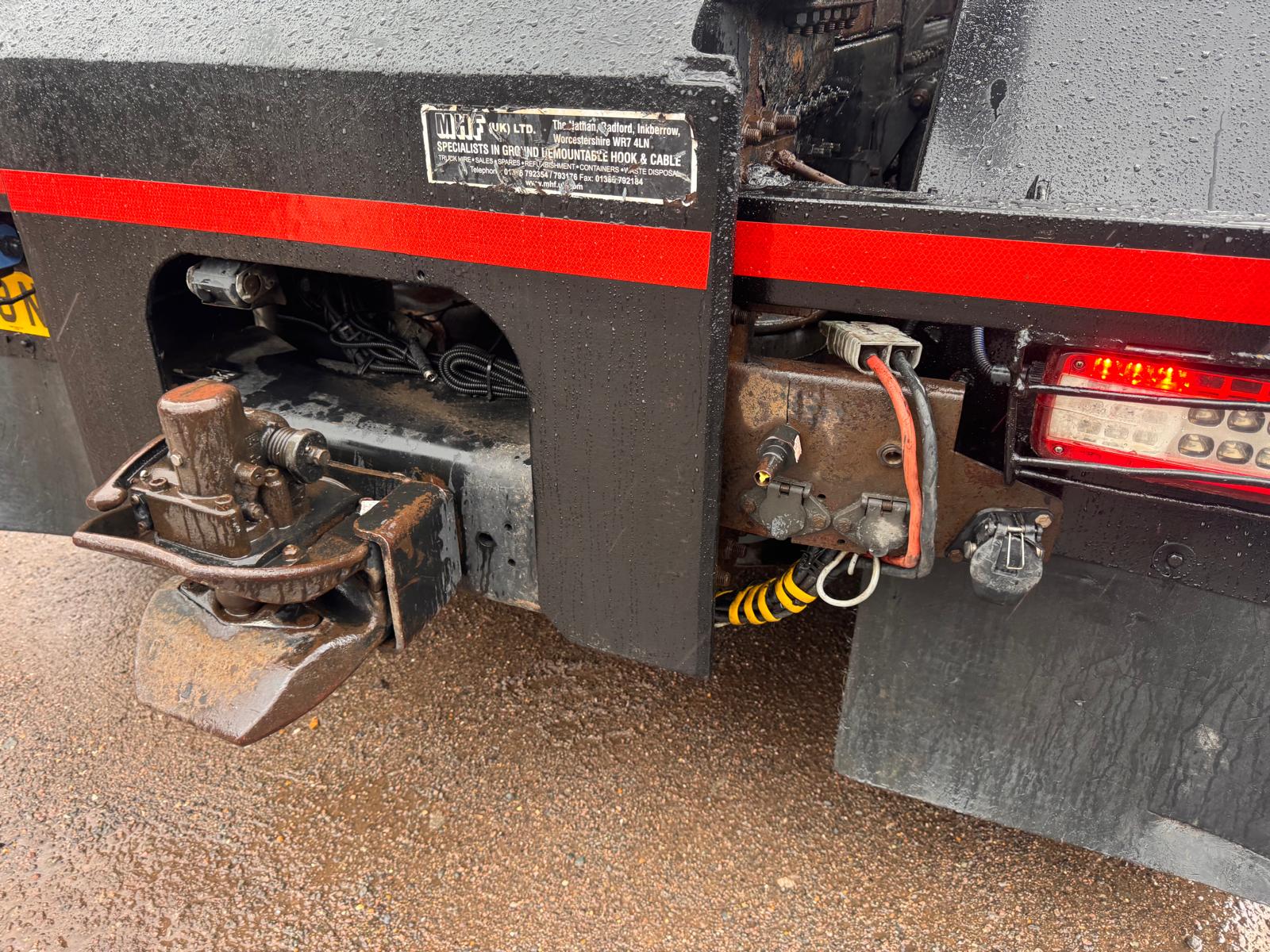 2018 VOLVO FM410 HOOK LOADER - Image 17