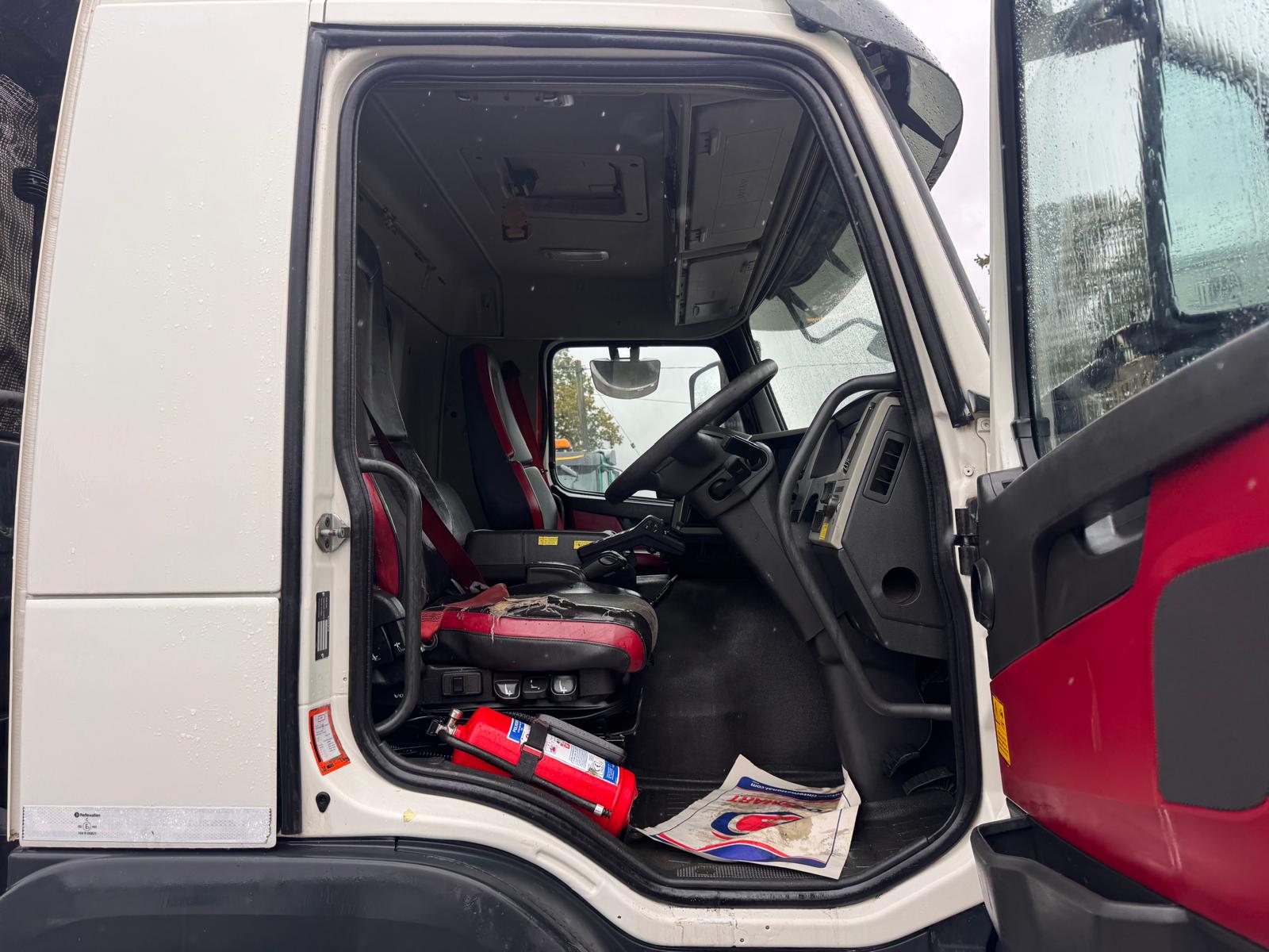 2018 VOLVO FM410 HOOK LOADER - Image 18