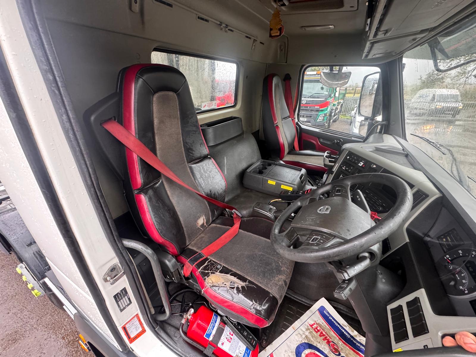 2018 VOLVO FM410 HOOK LOADER - Image 19