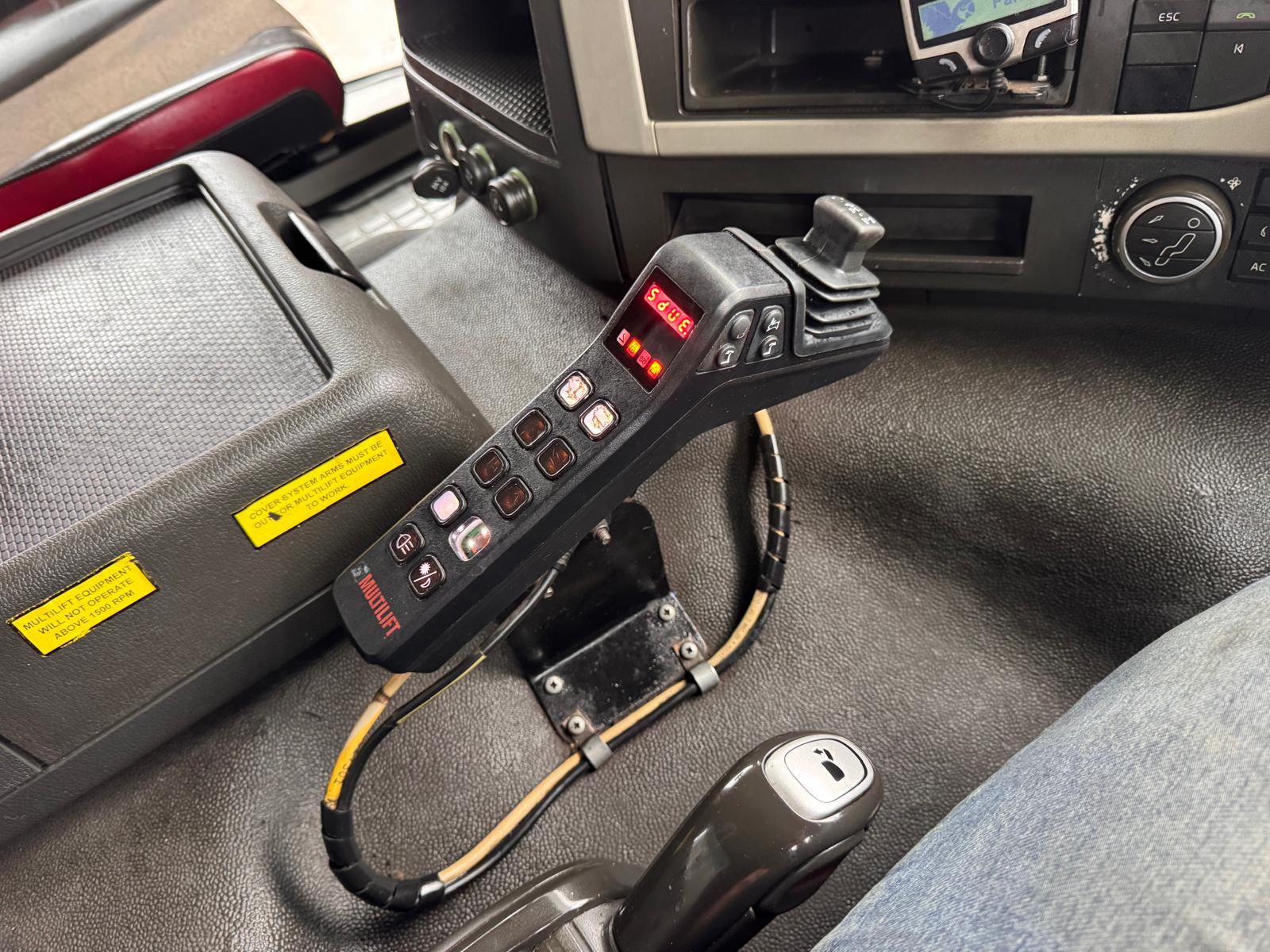 2018 VOLVO FM410 HOOK LOADER - Image 21