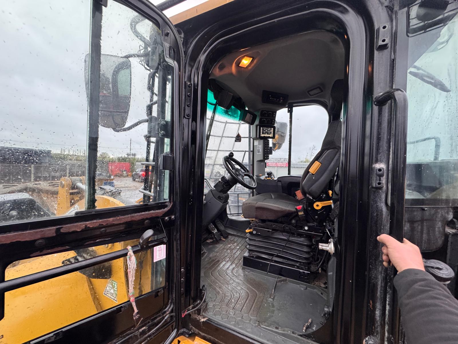 2021 CAT 950M LOADING SHOVEL - Image 18