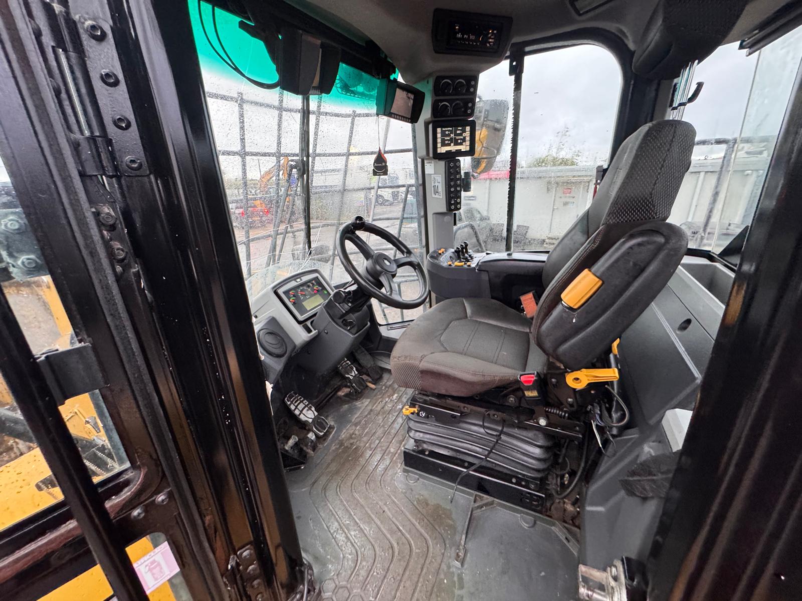 2021 CAT 950M LOADING SHOVEL - Image 19