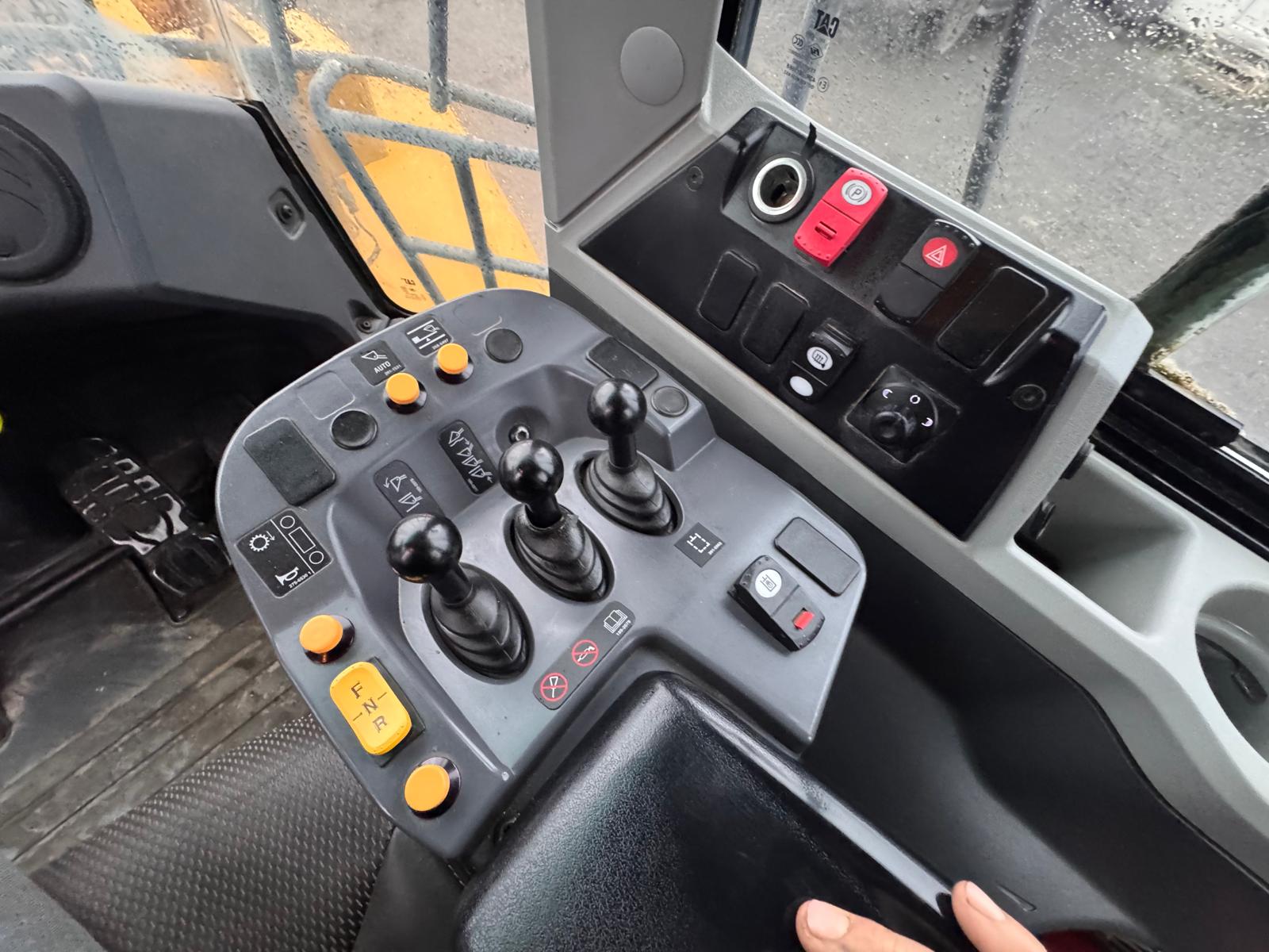 2021 CAT 950M LOADING SHOVEL - Image 21