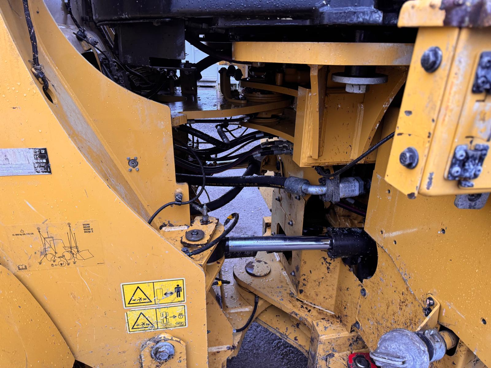 2021 CAT 950M LOADING SHOVEL - Image 14